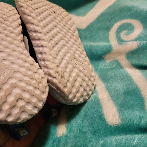 Toddler size 6 nike shoes - Picture 4 of 4
